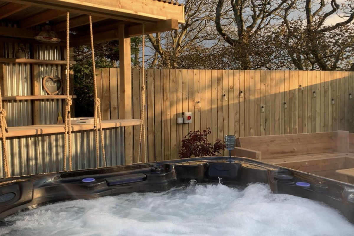 Kionslieu Farm Cottages Hot Tub Spa
